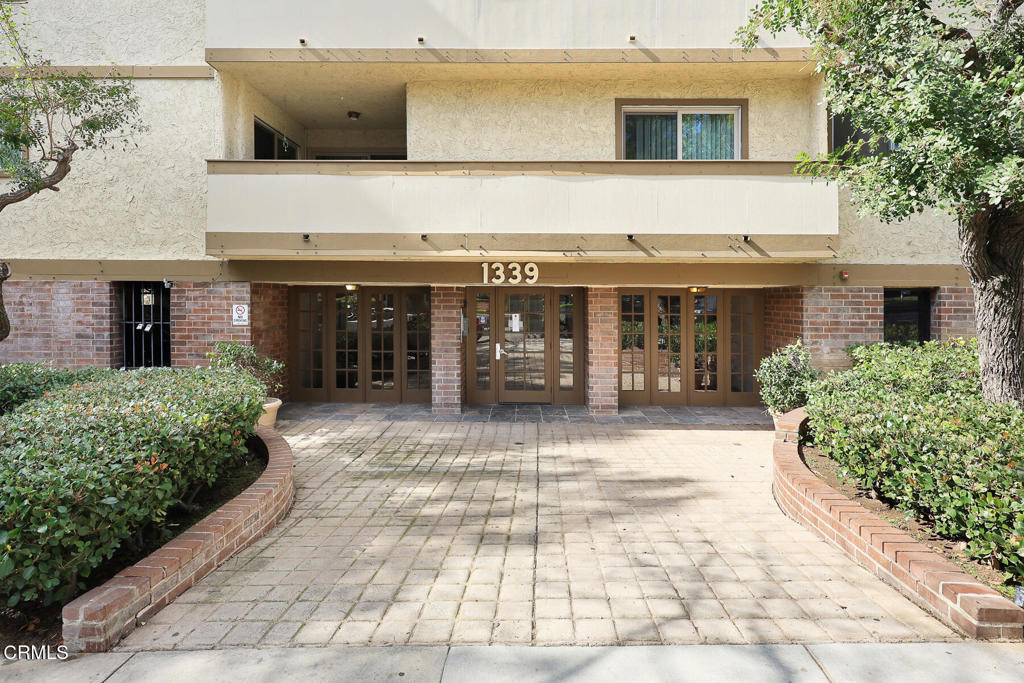 1339 N Columbus Avenue - Photo 2