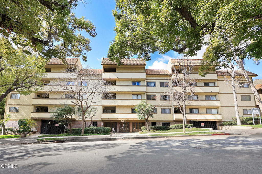 1339 N Columbus Avenue - Photo 1