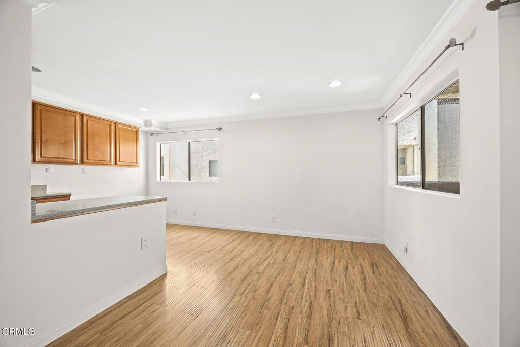 1339 N Columbus Avenue - Photo 8
