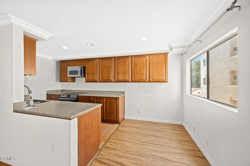 1339 N Columbus Avenue - Photo 9