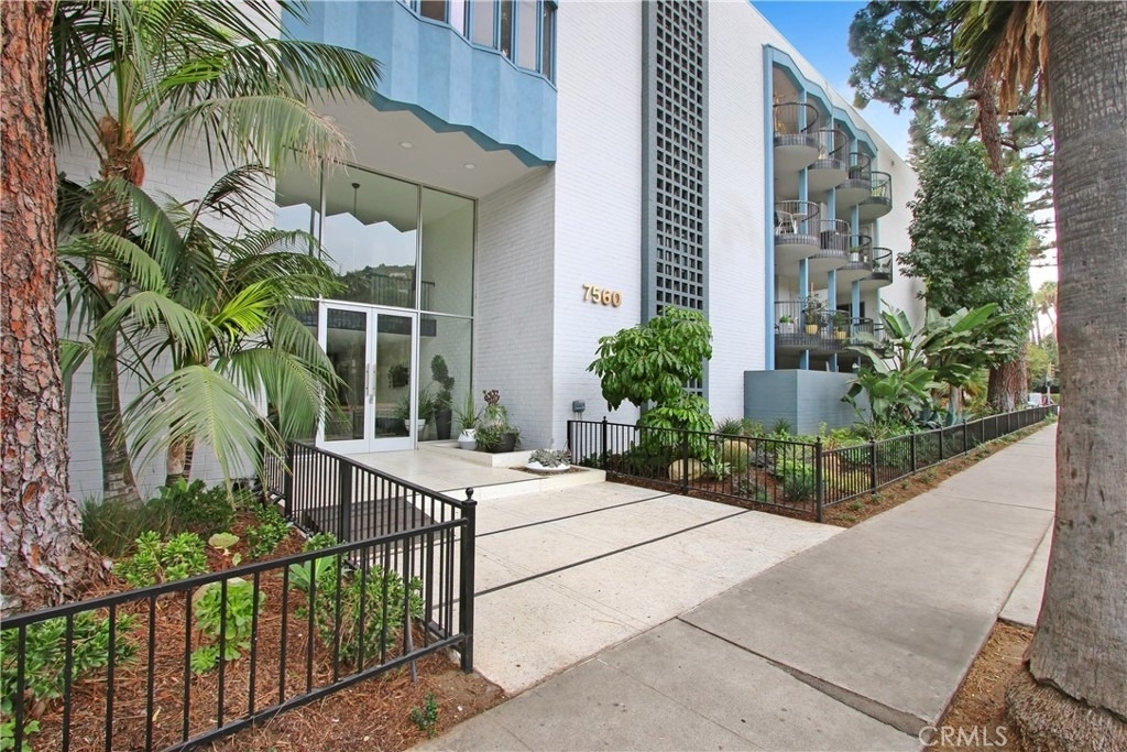 7560 Hollywood - Photo 0