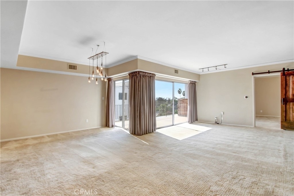 7560 Hollywood - Photo 2