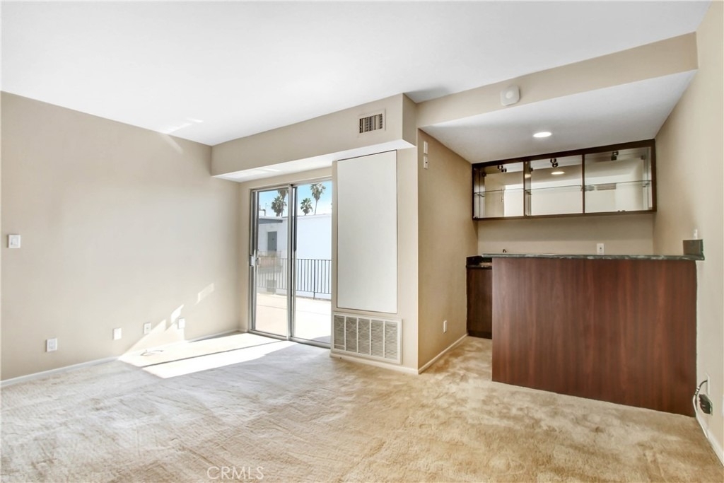 7560 Hollywood - Photo 3