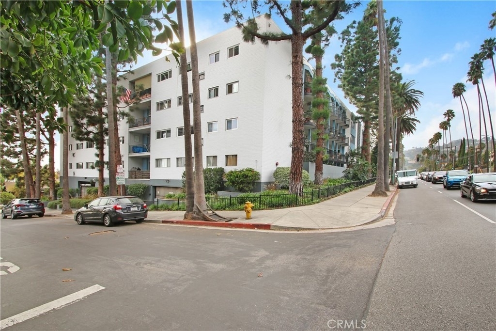 7560 Hollywood - Photo 1