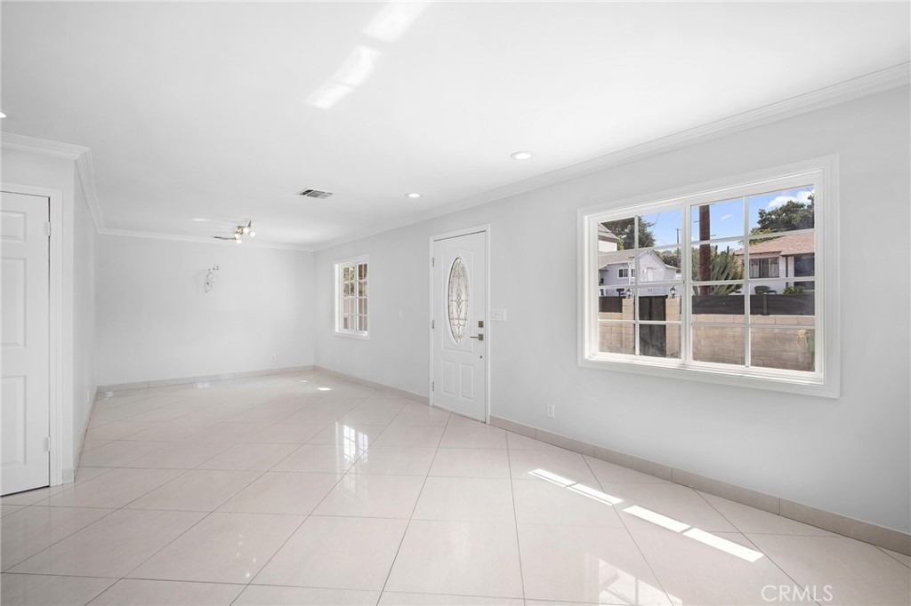 10227 Helendale Avenue - Photo 5