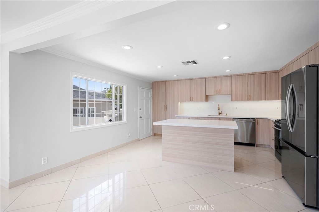 10227 Helendale Avenue - Photo 7