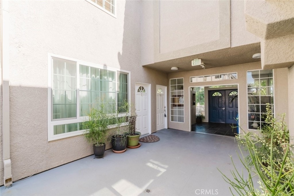 18347 Saticoy Street - Photo 3