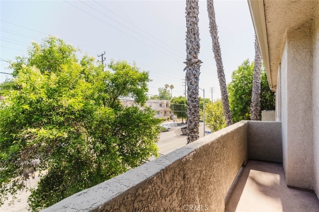 18347 Saticoy Street - Photo 28