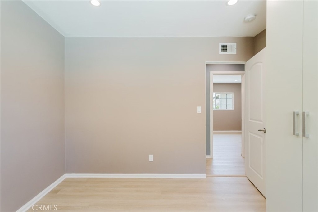9540 Debra Avenue - Photo 29