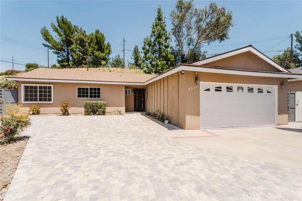 9540 Debra Avenue - Photo 3