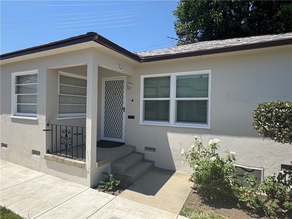 221 N Atlantic - Photo 2