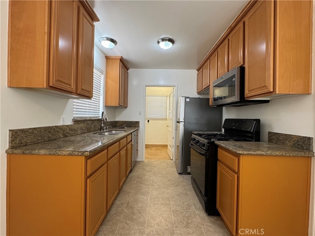 221 N Atlantic - Photo 3