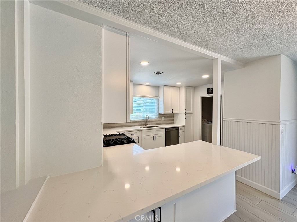 637 Geneva Avenue - Photo 5