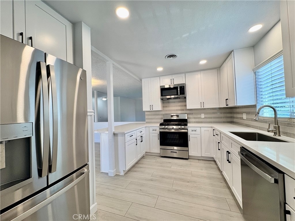 637 Geneva Avenue - Photo 4