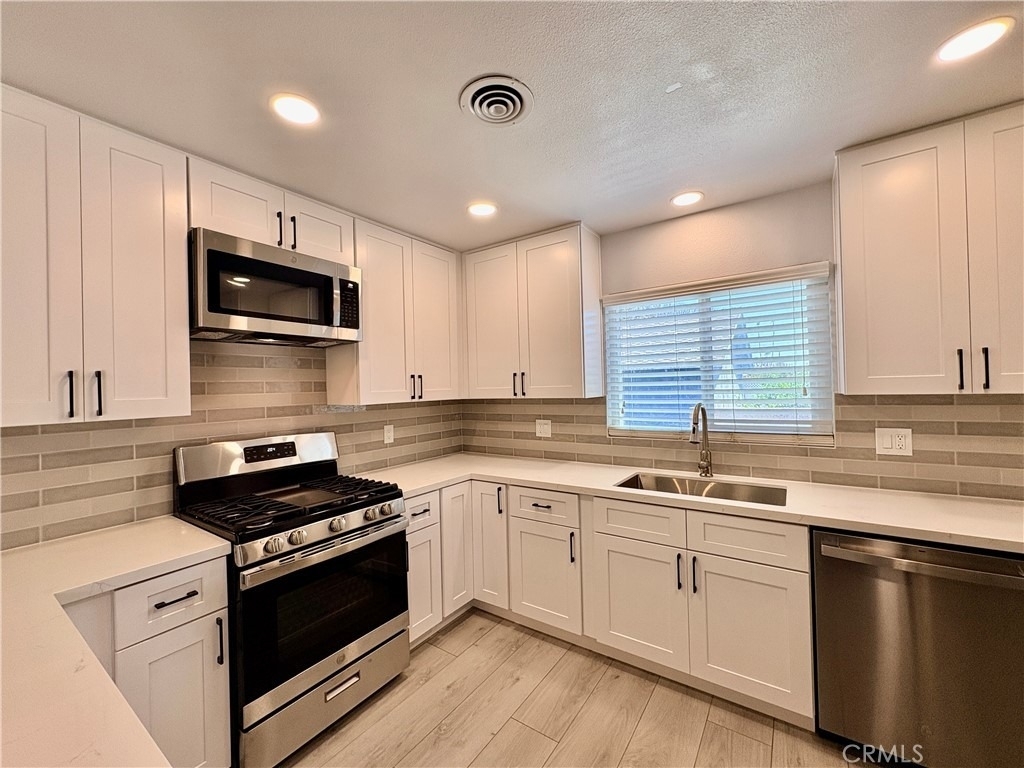 637 Geneva Avenue - Photo 6