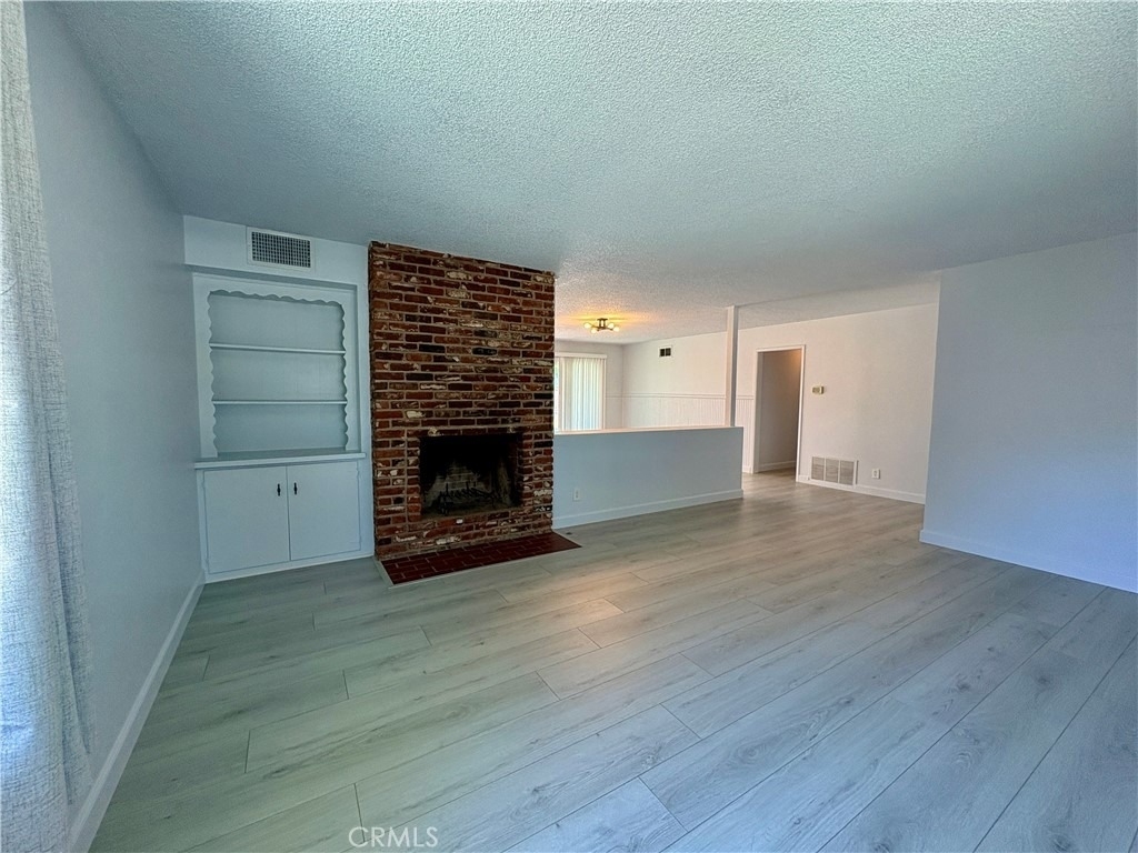 637 Geneva Avenue - Photo 2