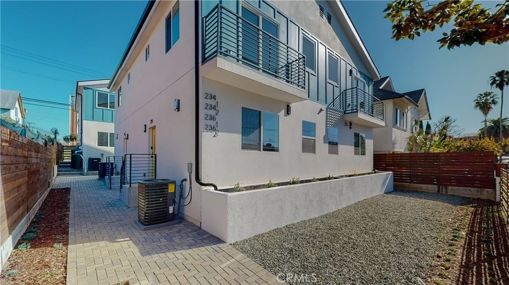 236 N Burlington Avenue - Photo 18