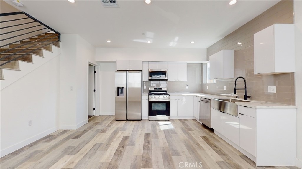 236 N Burlington Avenue - Photo 8