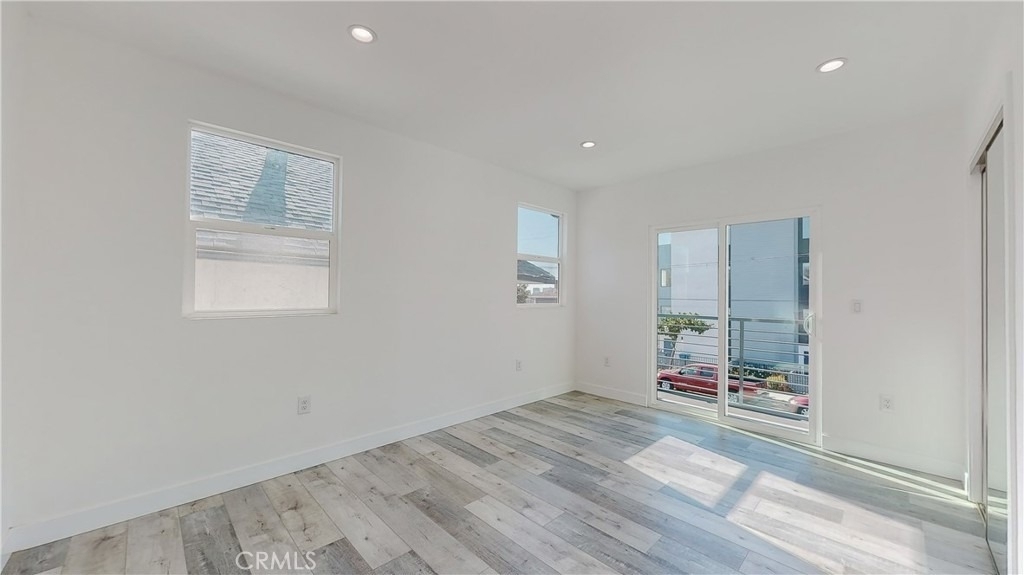 236 N Burlington Avenue - Photo 6