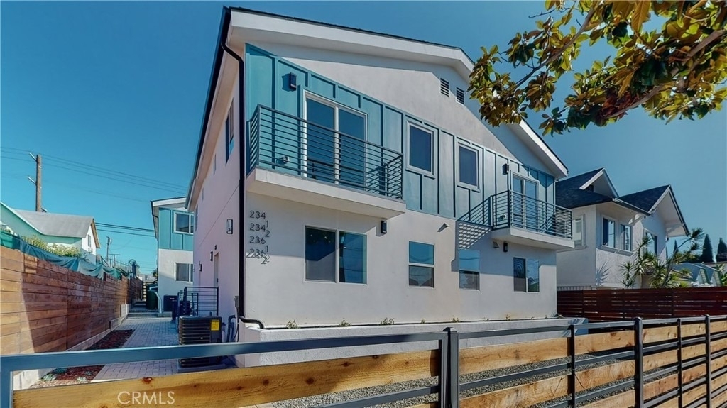 236 N Burlington Avenue - Photo 3