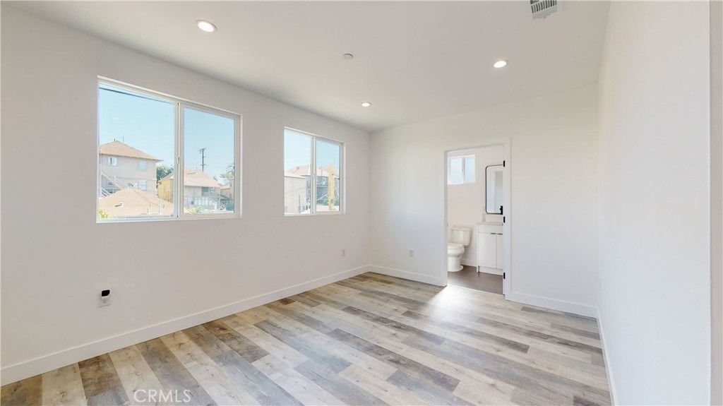 236 N Burlington Avenue - Photo 5