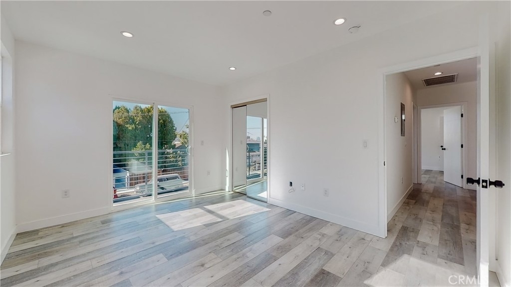 236 N Burlington Avenue - Photo 13