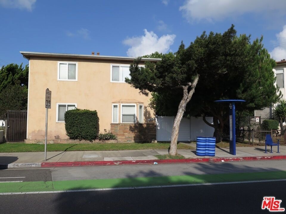 2221 Ocean Park Boulevard - Photo 0