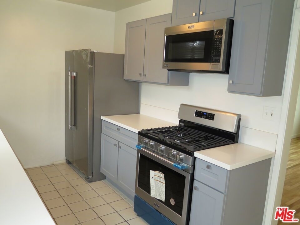 2221 Ocean Park Boulevard - Photo 8