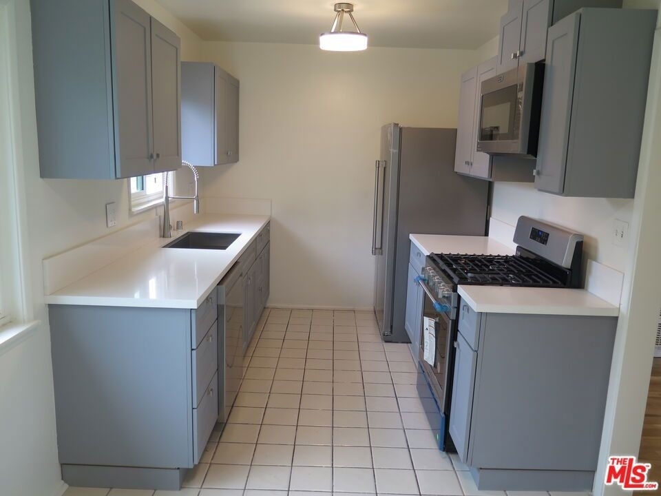 2221 Ocean Park Boulevard - Photo 6