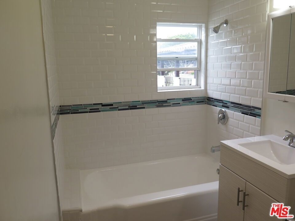 2221 Ocean Park Boulevard - Photo 12