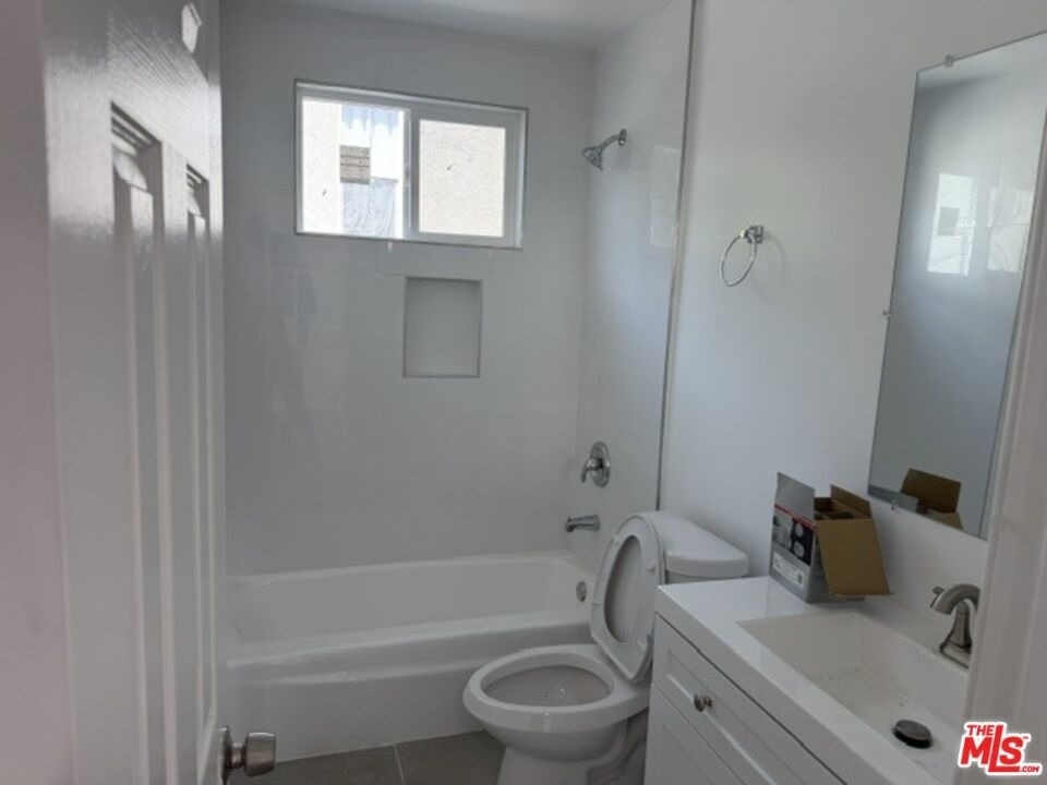 1499 W 35th Place - Photo 5