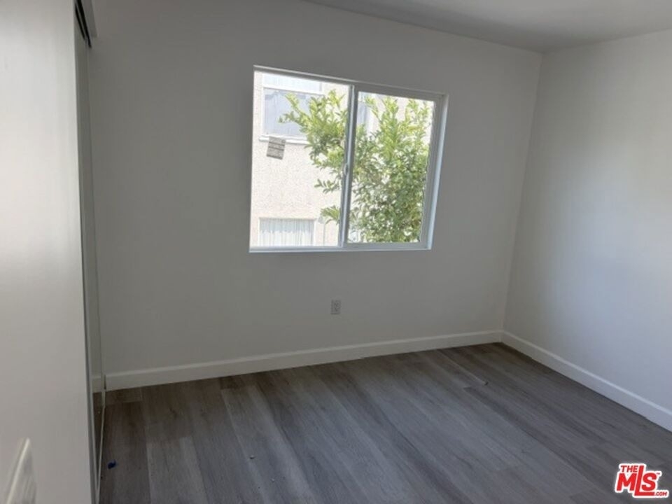 1499 W 35th Place - Photo 6