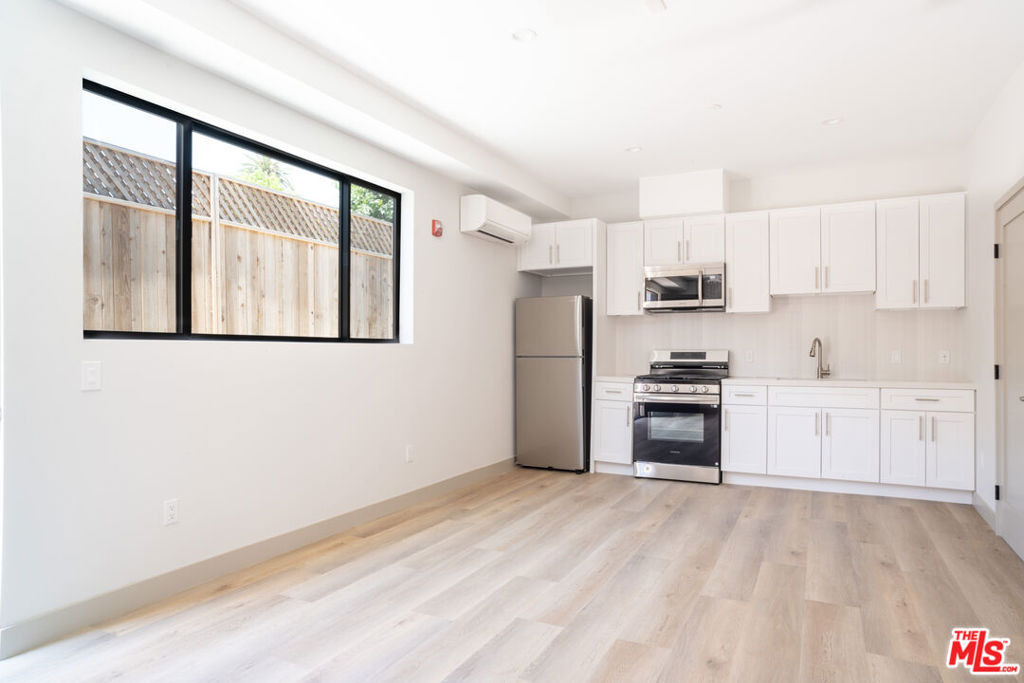 2223 Clifford Street - Photo 3