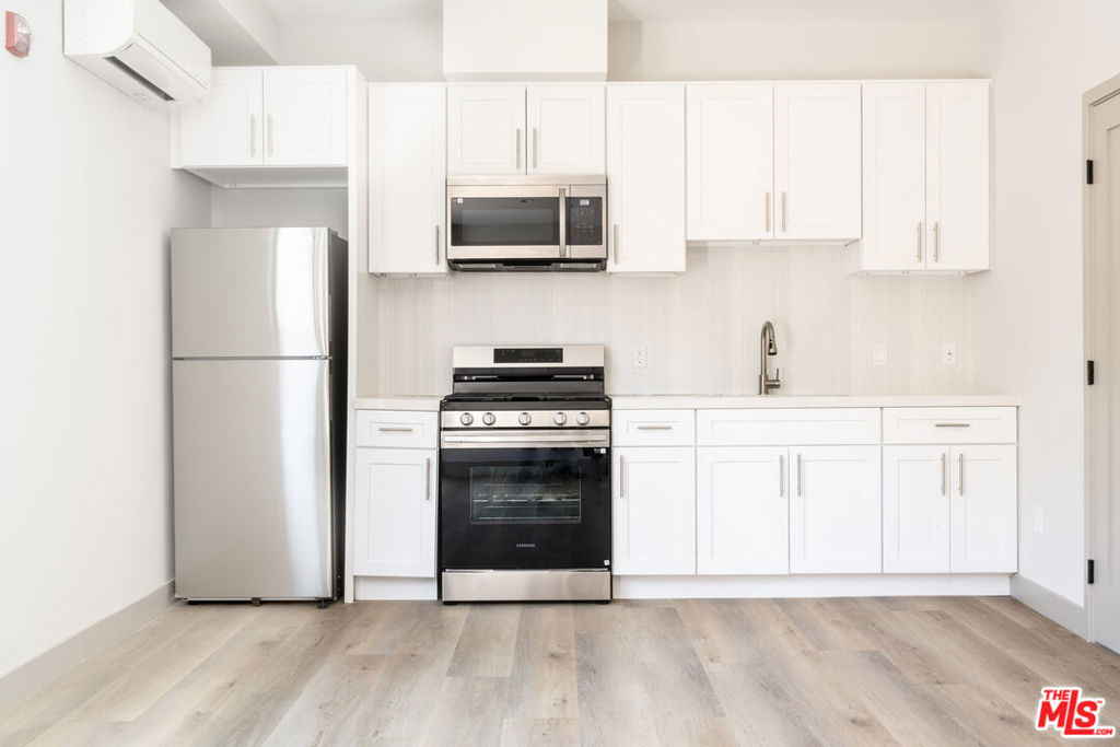2223 Clifford Street - Photo 2