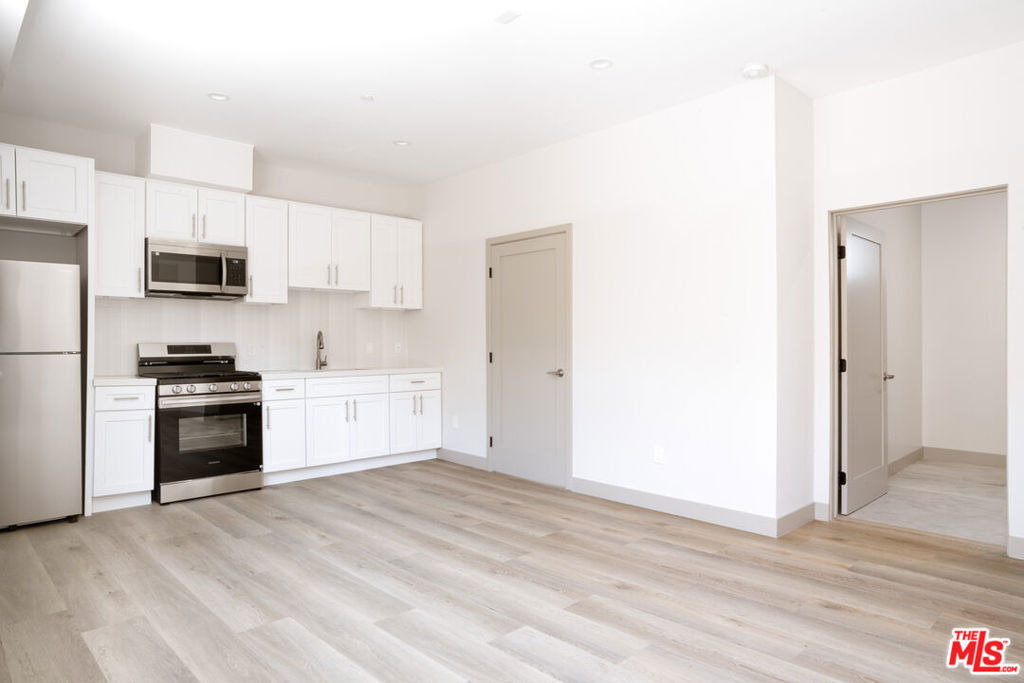 2223 Clifford Street - Photo 1