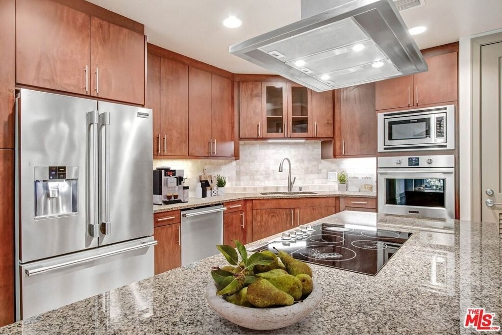 10700 Wilshire Boulevard - Photo 3