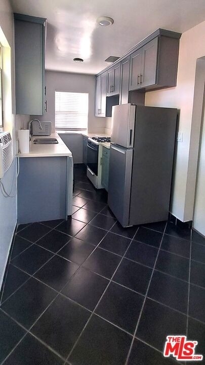 1053 S Stanley Avenue - Photo 8