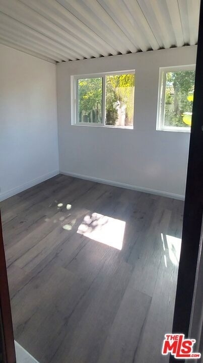1053 S Stanley Avenue - Photo 5