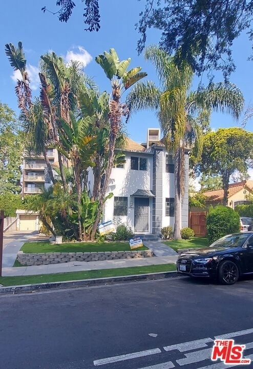 1053 S Stanley Avenue - Photo 0