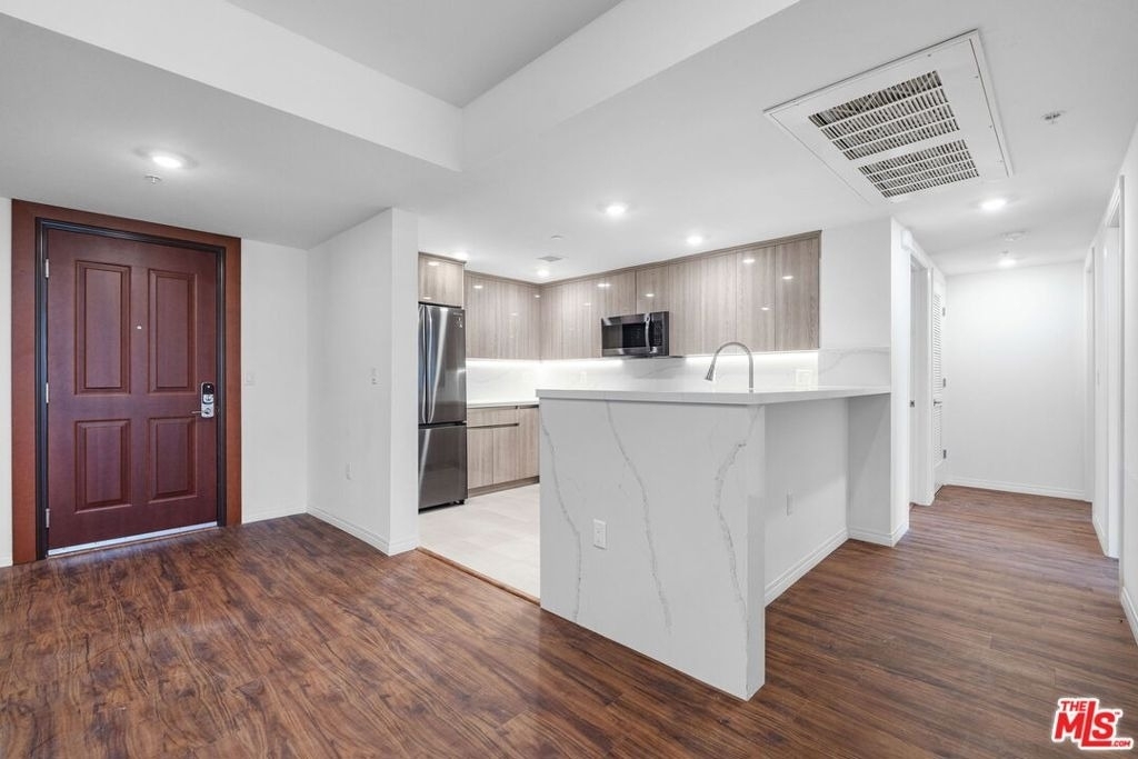 5245 Santa Monica Boulevard - Photo 0