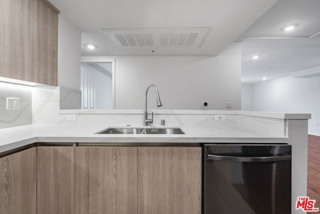 5245 Santa Monica Boulevard - Photo 4