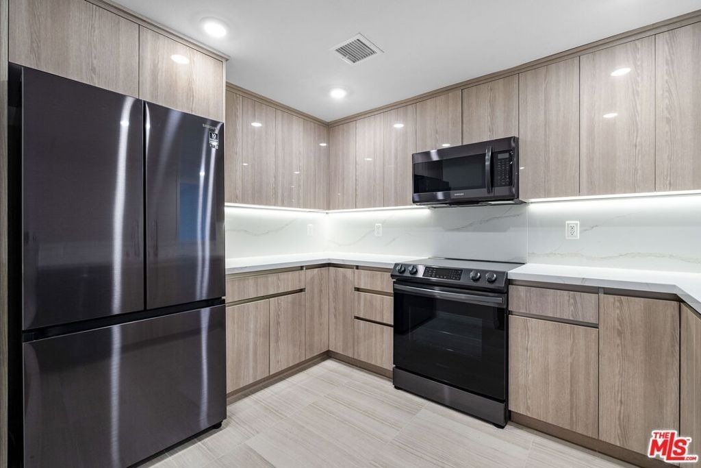 5245 Santa Monica Boulevard - Photo 1