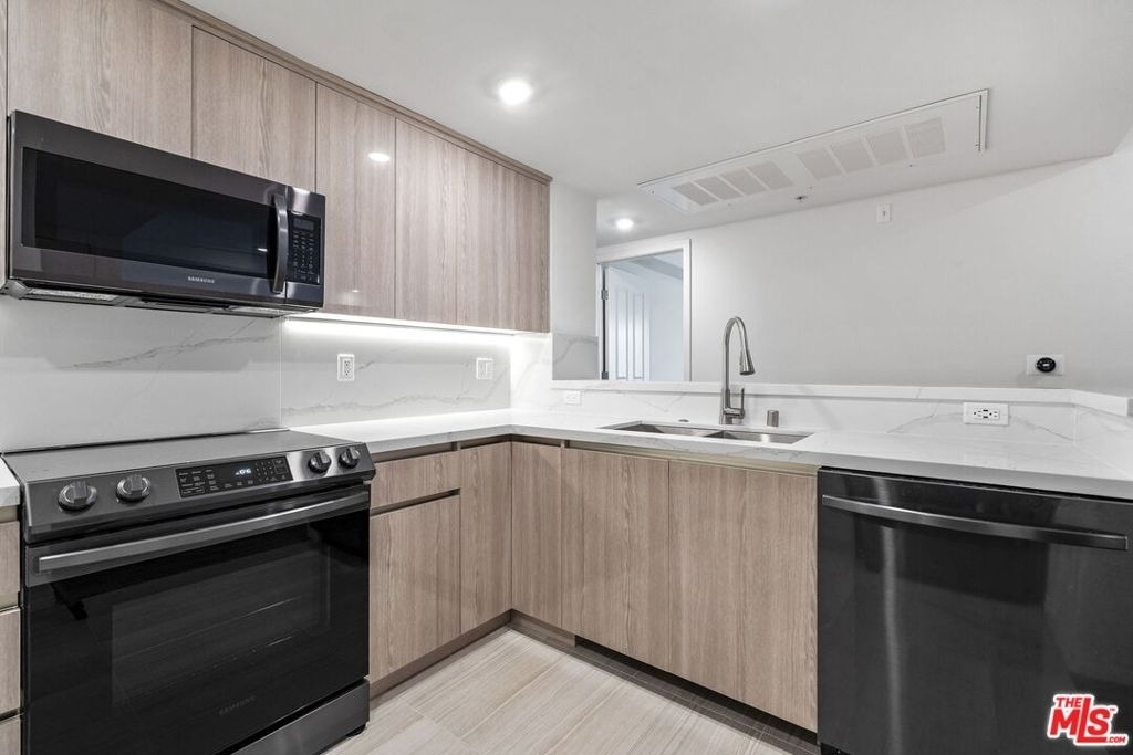5245 Santa Monica Boulevard - Photo 3