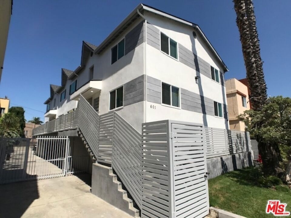 601 N Normandie Avenue - Photo 0