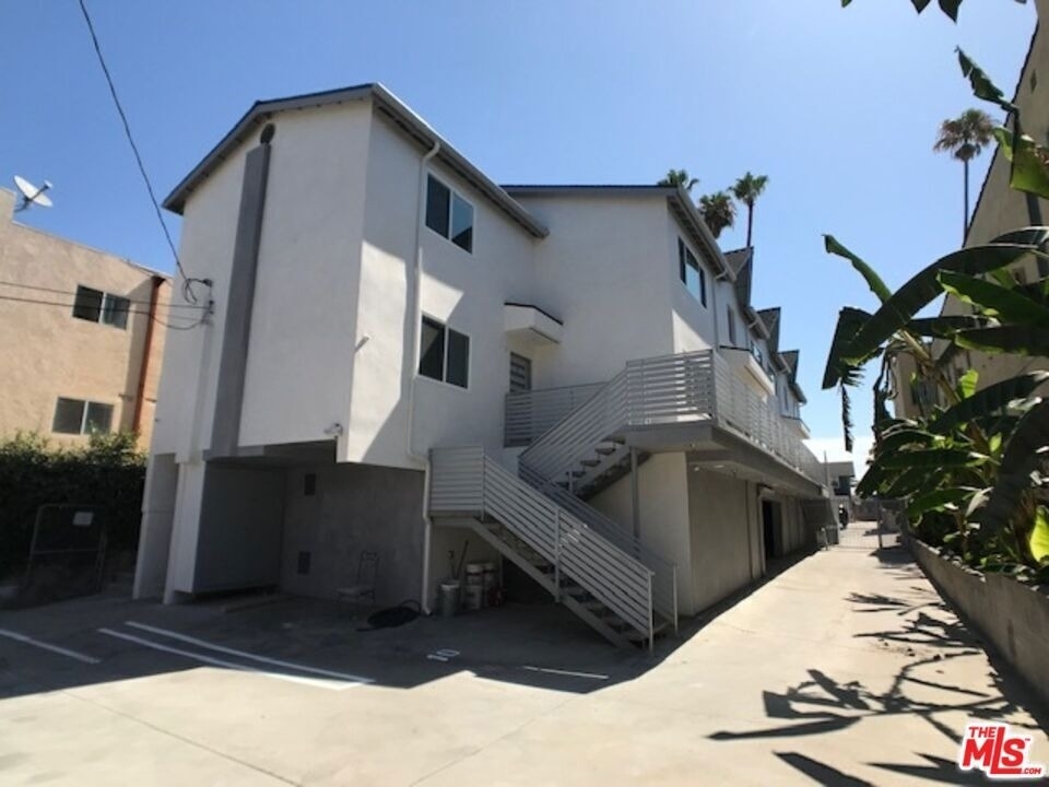 601 N Normandie Avenue - Photo 10
