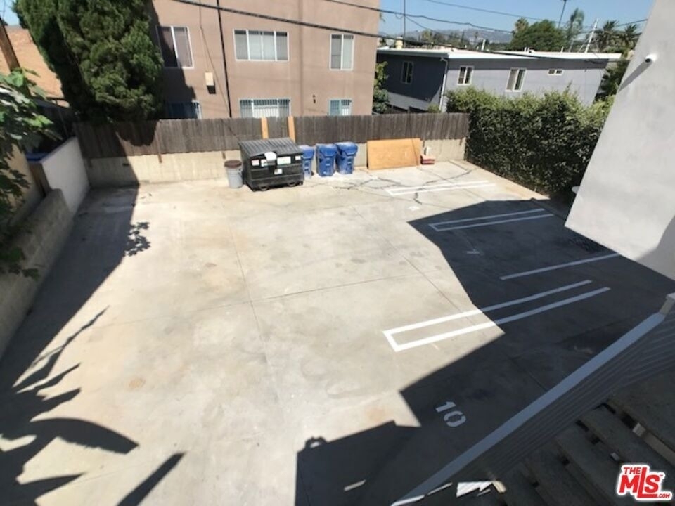 601 N Normandie Avenue - Photo 8