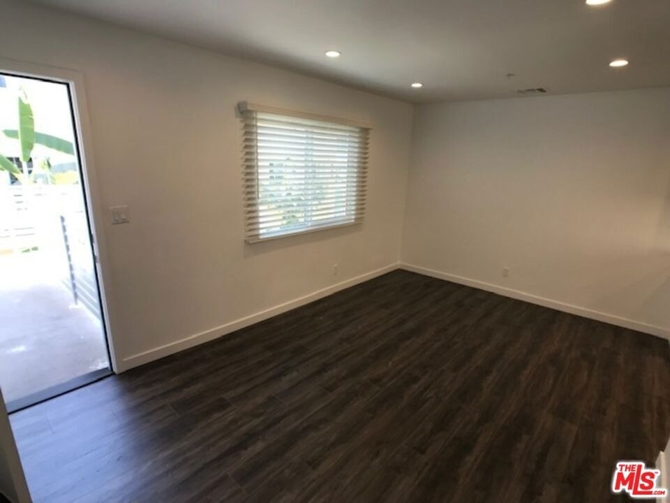 601 N Normandie Avenue - Photo 3