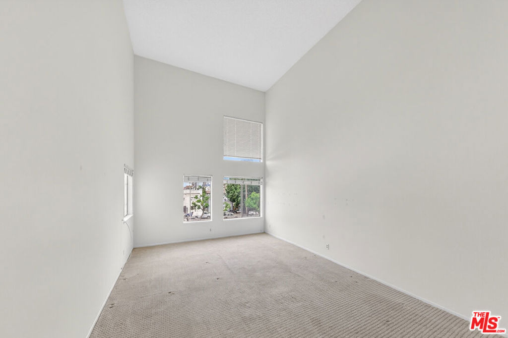 1118 Valencia Street - Photo 1
