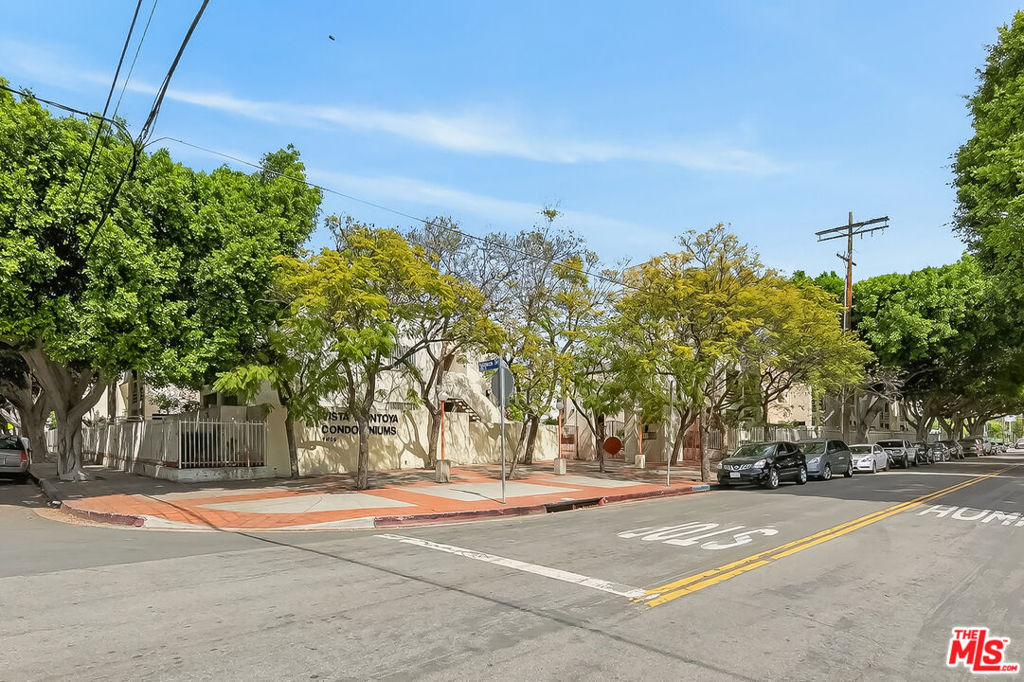 1118 Valencia Street - Photo 34
