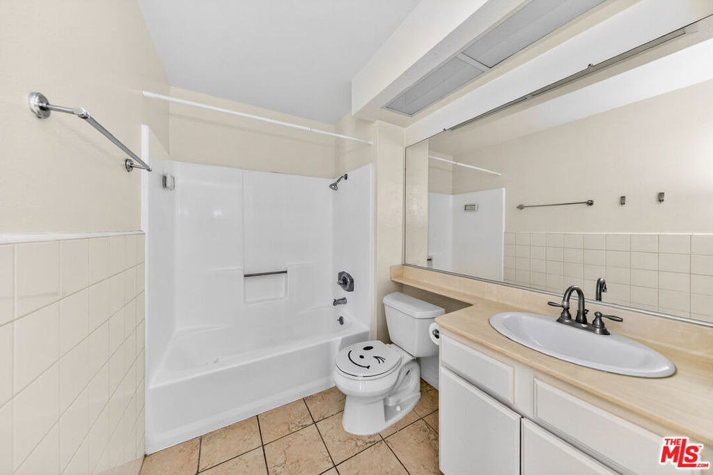 1118 Valencia Street - Photo 9